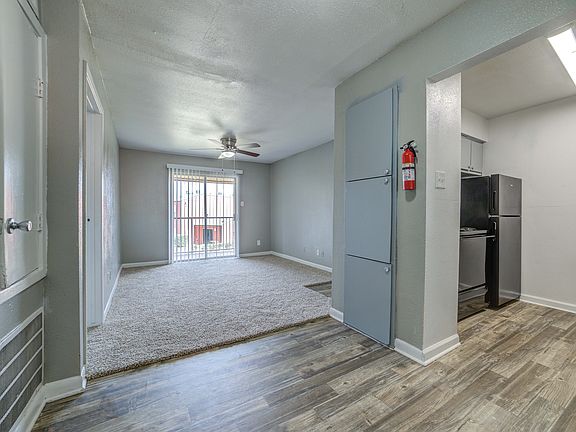 Ashford Santa Cruz Interior