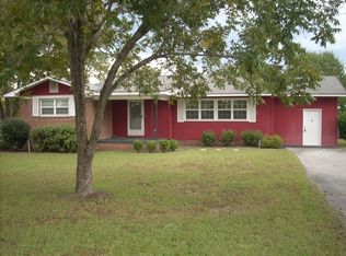 537 Solomon St, Swainsboro, GA 30401