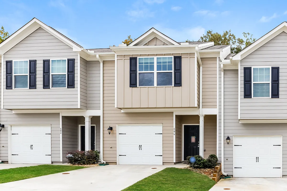 Building Photo - 306 Highwood Ln