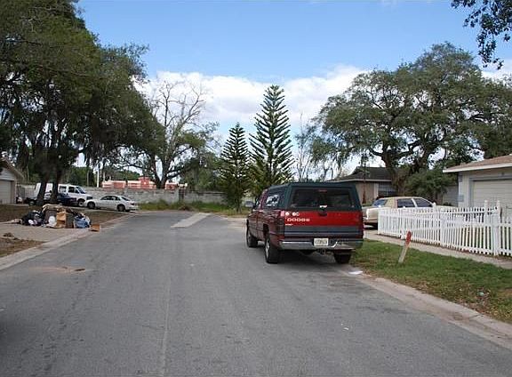 3rd image of 4921 Caserta St