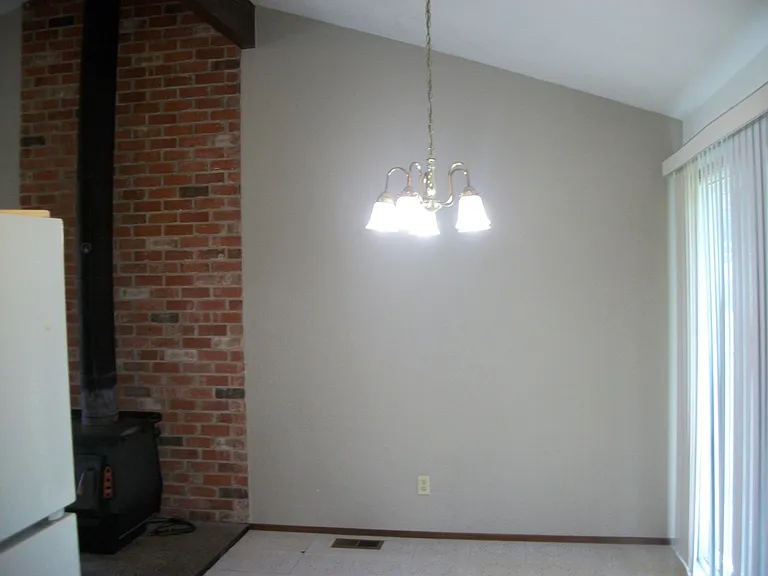 83 NW Nichols Ave — Photo 9