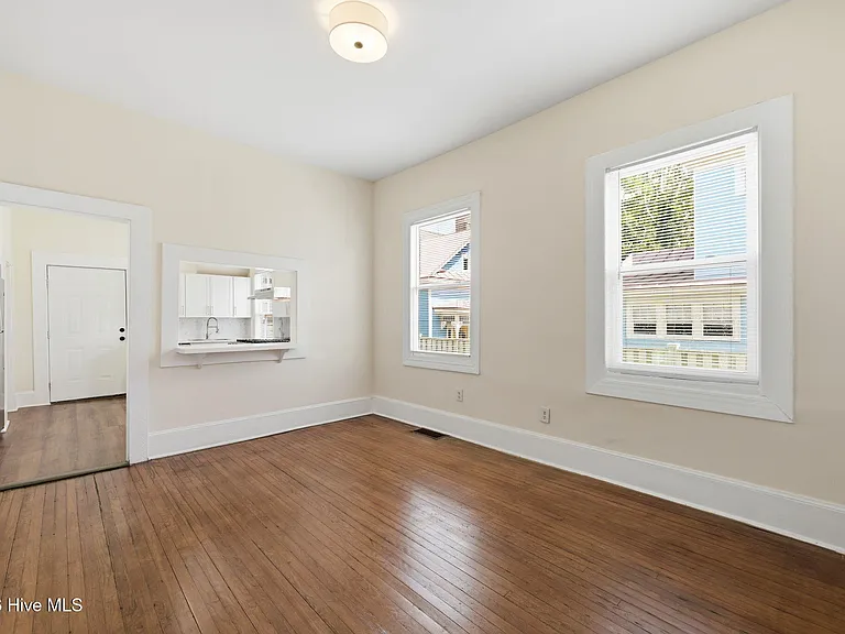 511 Middle St #A — Photo 9
