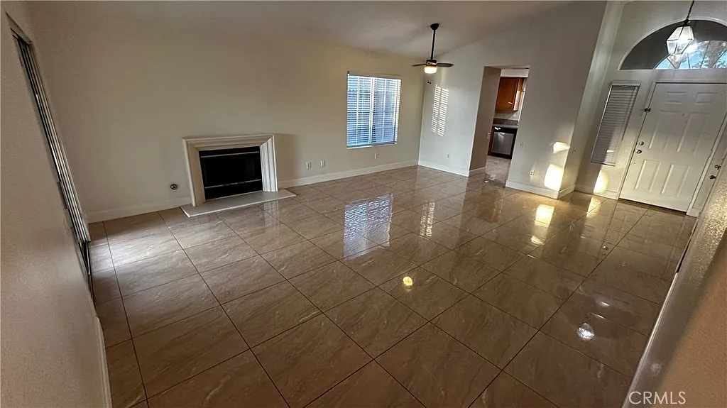 3 bed, 1141 sqft, $3,000 — Photo 2