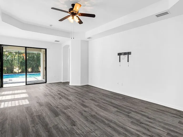 11195 Saint Roman Way — Photo 2