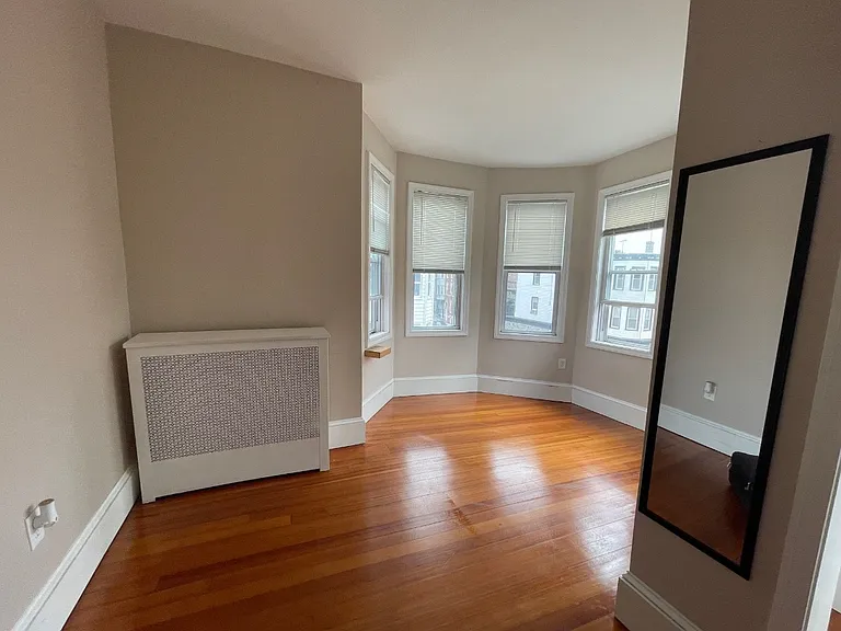 240 Maverick St #3 — Photo 2