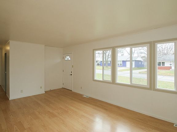 4th image of 4316 Benton St NE