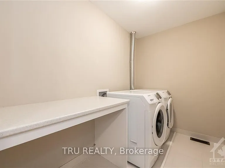 347 Ardmore St — Photo 24