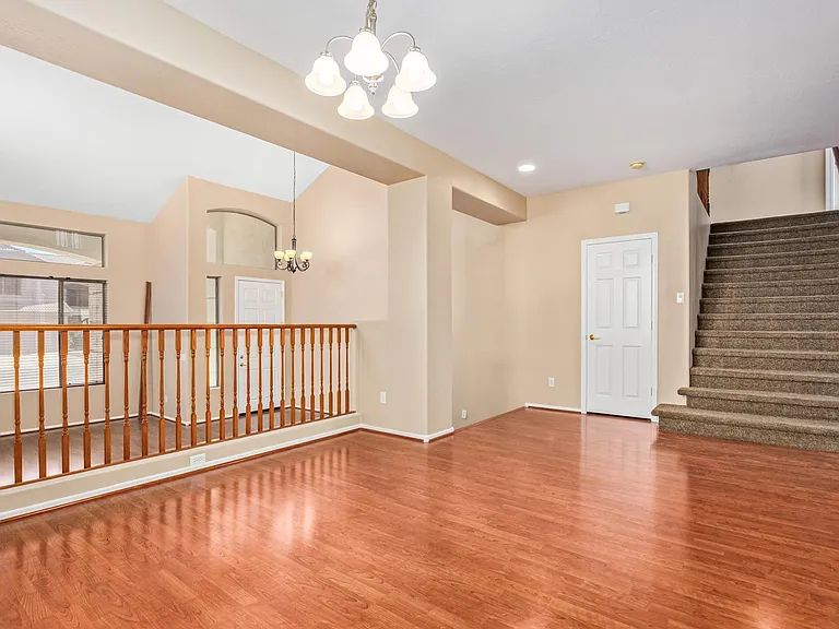 504 N Swallow Ln — Photo 8