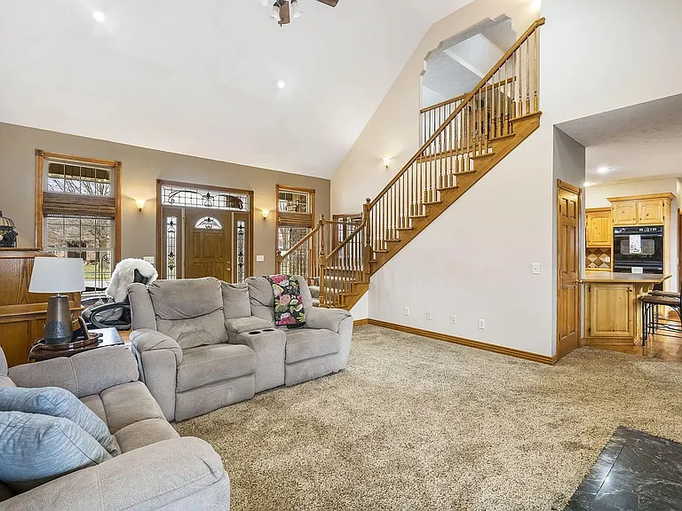 1002 E Rachael Dr — Photo 6
