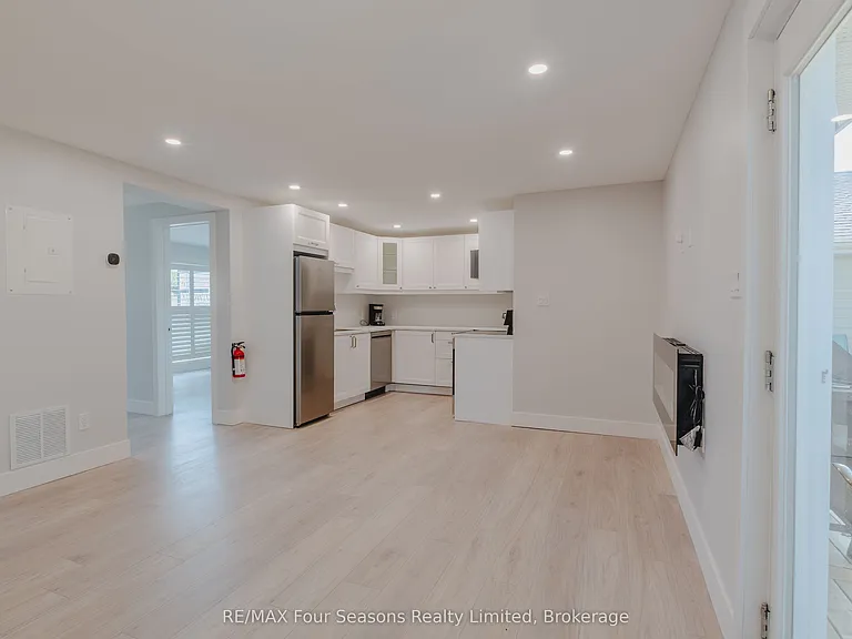 9811 Beachwood Rd — Photo 2