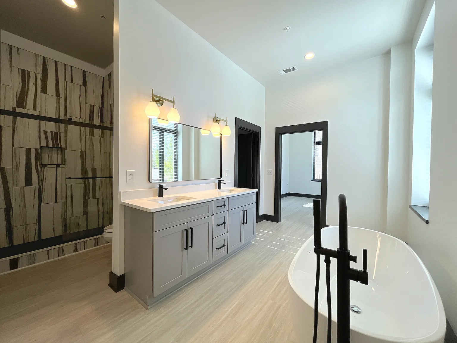 2 bed, 1108 sqft, $2,216 — Photo 1