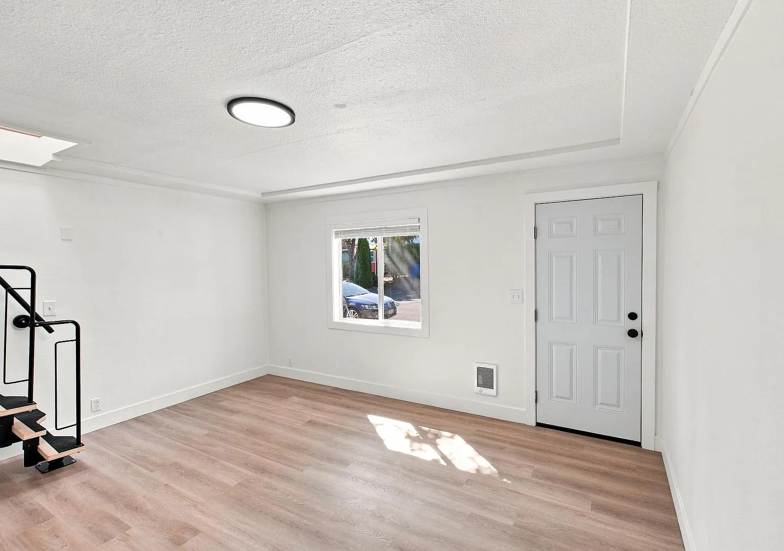4600 NE 62nd Ave — Photo 1