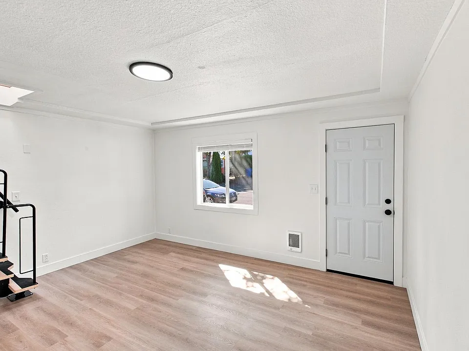6209 NE Going St