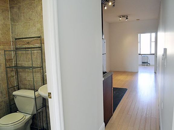 5th image of 1362 Dekalb Ave APT 3R