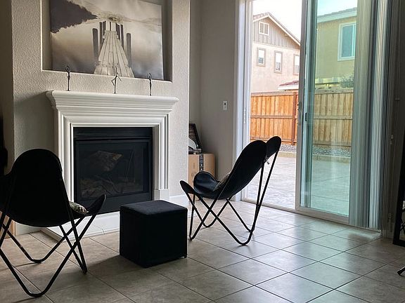 5th image of 519 Aster St