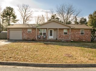 879 W Lorena Ln, Fayetteville, AR 72701