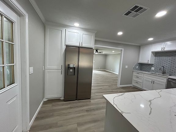 3rd image of 203 Mimosa St
