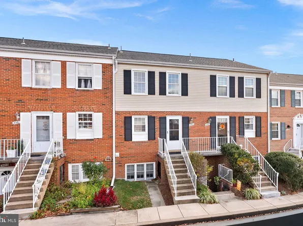 14463 Rustling Leaves Ln, Centreville, VA 20121