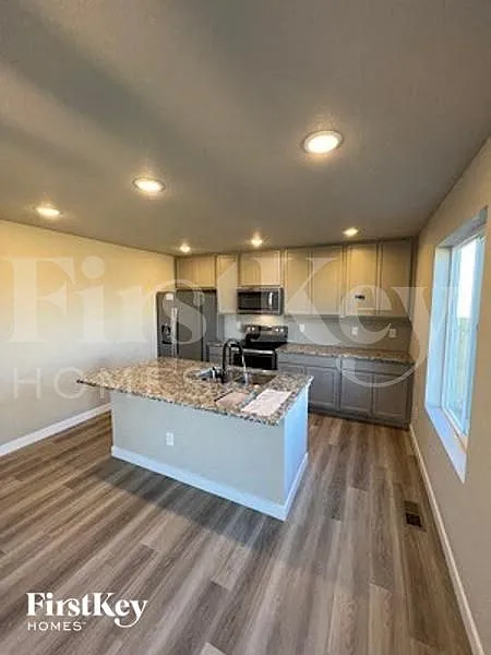 3 bed, 2.5 bath, 1562 sqft, $2,430 — Photo 4