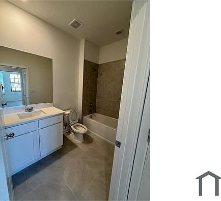 3rd image of 813 SW 11th Ter