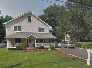 21 Tomahawk Dr, White Plains, NY 10603