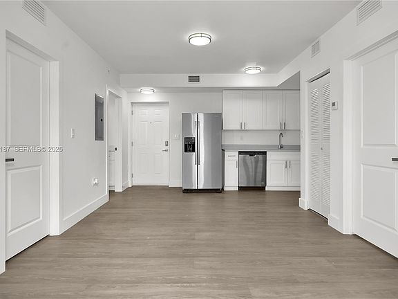 4th image of 1620 NW 22nd St #201