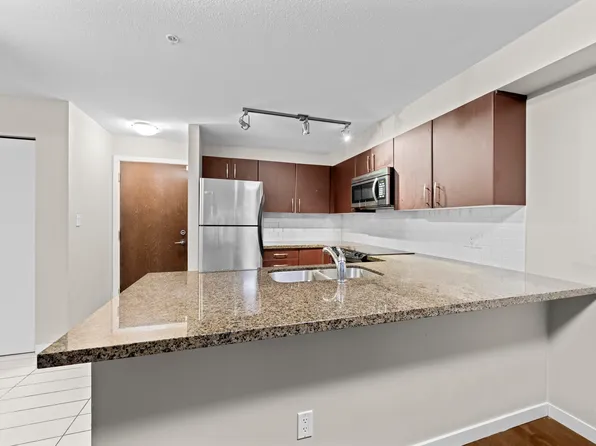 7337 Macpherson Ave #209, Burnaby, BC V5J 0A9