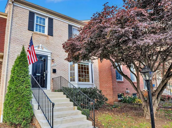 1840 Golf View Ct, Reston, VA 20190