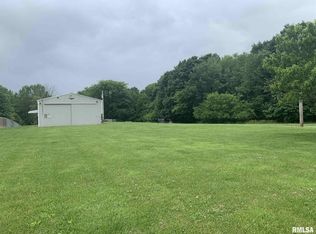 21361 E Sand Rd, Lewistown, IL 61542