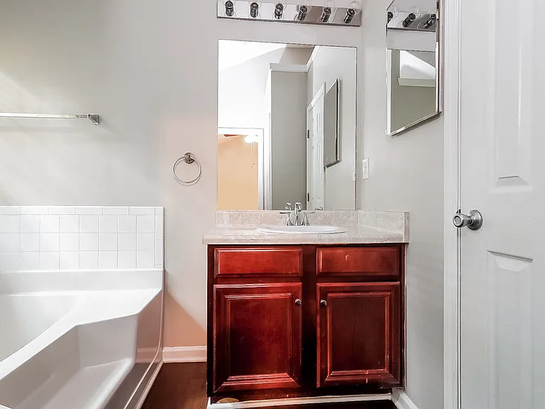 385 Hidden Creek Ln — Photo 16
