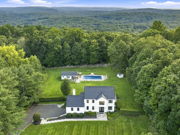 40 Great Ring Rd, Sandy Hook, CT 06482