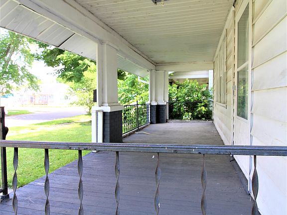 3rd image of 1005 Lawndale Ave