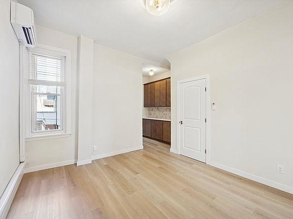 4th image of 1914 E Passyunk Ave #B