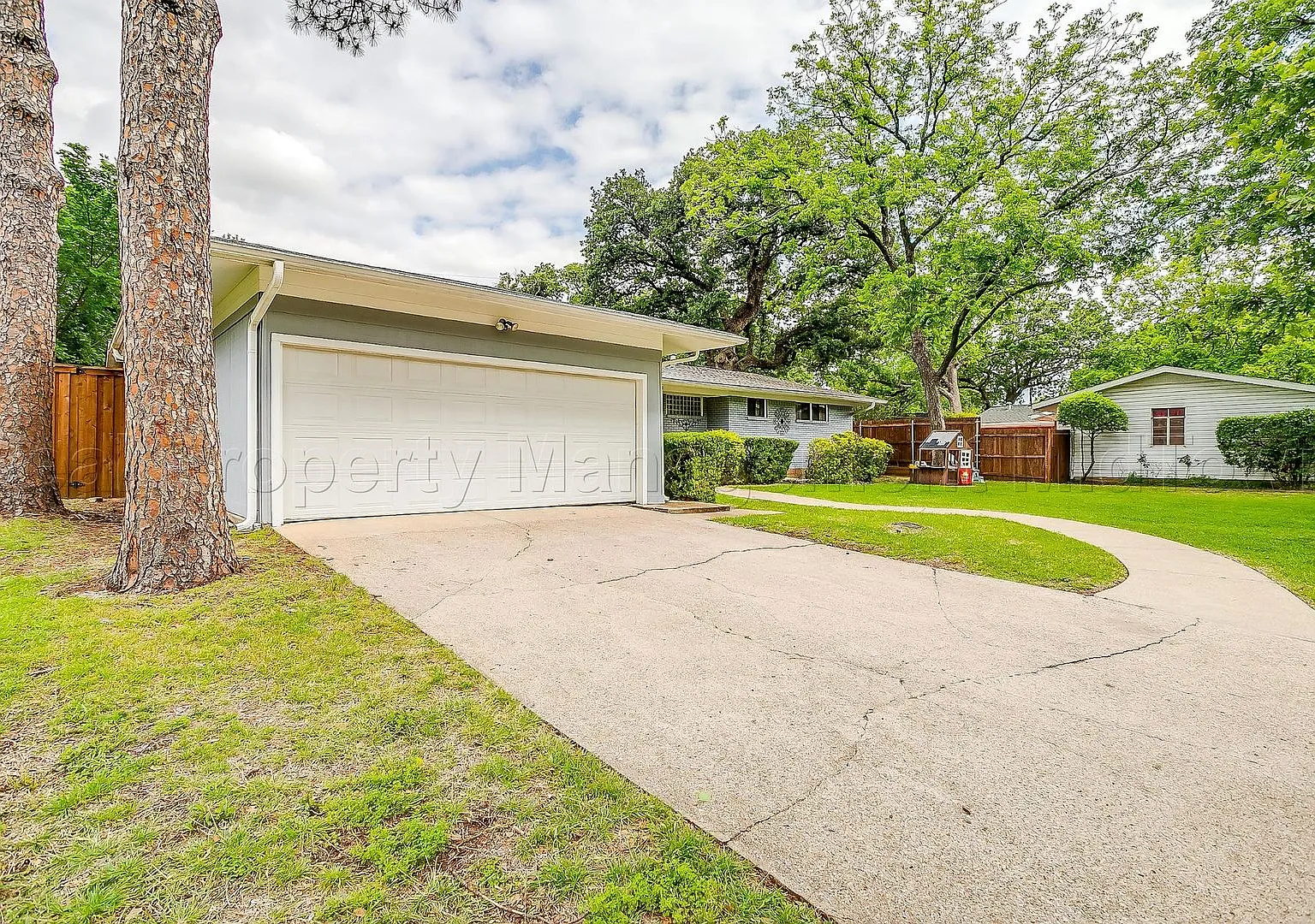 "Ultimate Backyard Oasis in a Lovely Quiet Neighborhood" — Photo 3