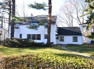 21 Cedar Dr, Great Neck, NY 11021
