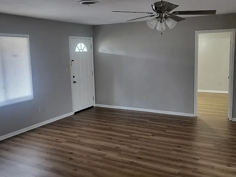 1207 Firestone Dr — Photo 2