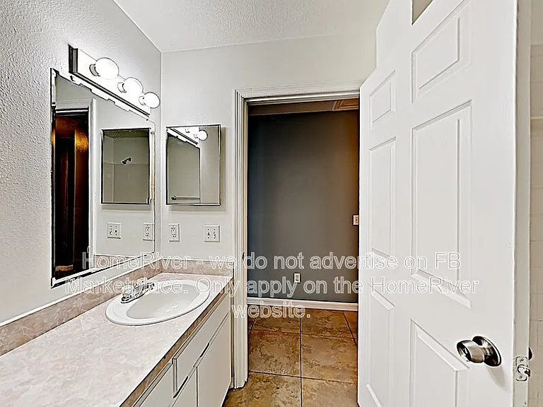 3519 N 10th St — Photo 14