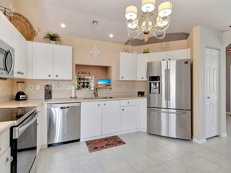 6129 Heliconia Rd — Photo 2