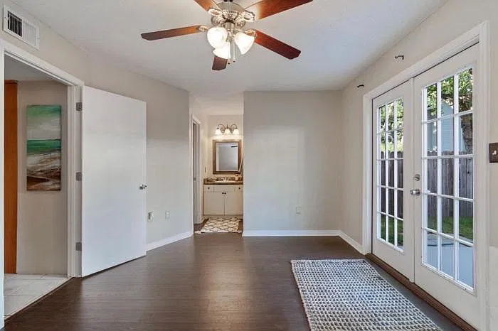 943 Ashley Ln — Photo 4