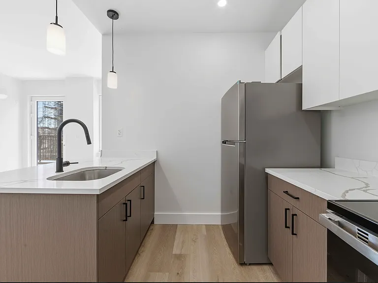 89-25 162nd St #1110 — Photo 10