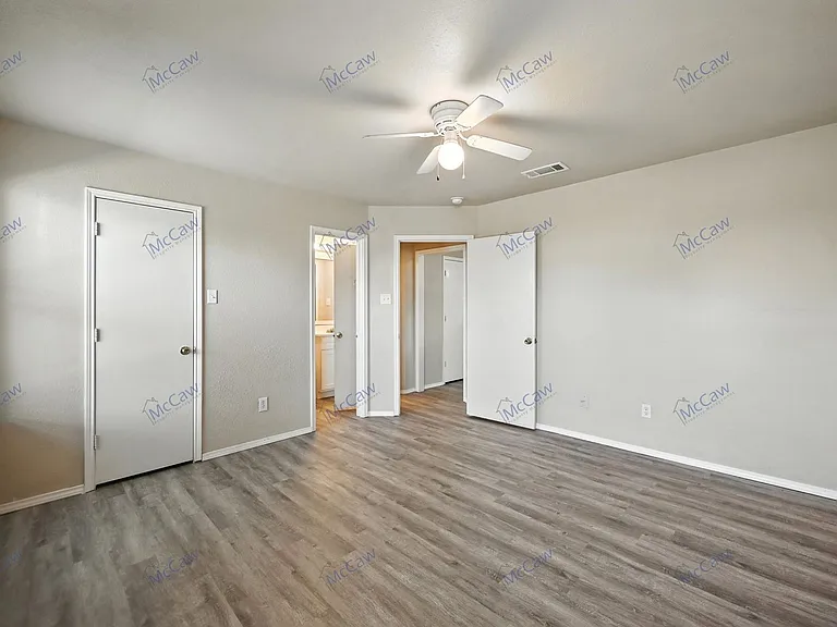 1317 Village Garden Dr — Photo 11