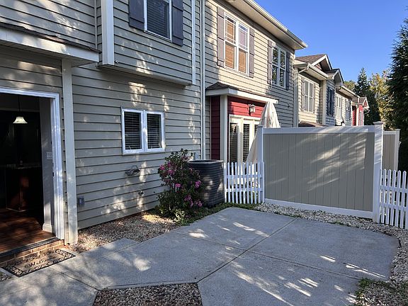 5th image of 1040 Commonwealth Cir