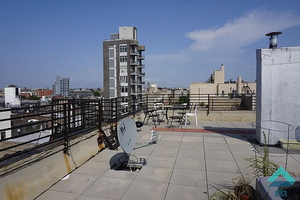 Rented by EXR | media 9