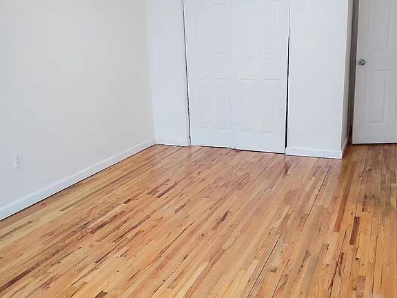 5th image of 14924 Roosevelt Ave