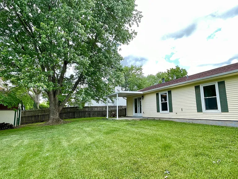 209 Hutchins Dr — Photo 23