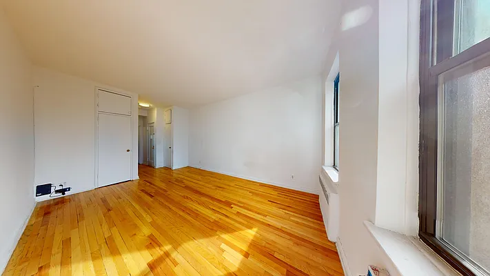 Rented by Bond New York | media 5