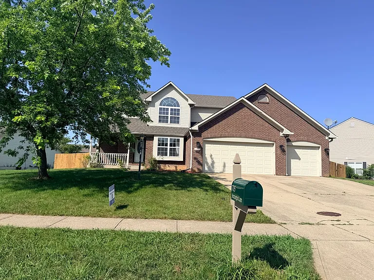705 Hummingbird Ln — Photo 1