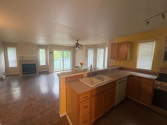 2nd image of 12549 Roosevelt Way NE APT 4