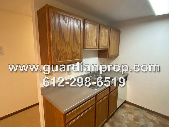 4th image of 1920 Marshall Ave #104