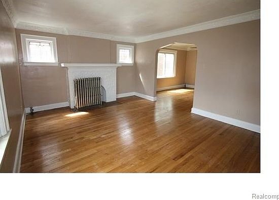 4th image of 17139 Roselawn St. #1 and 2